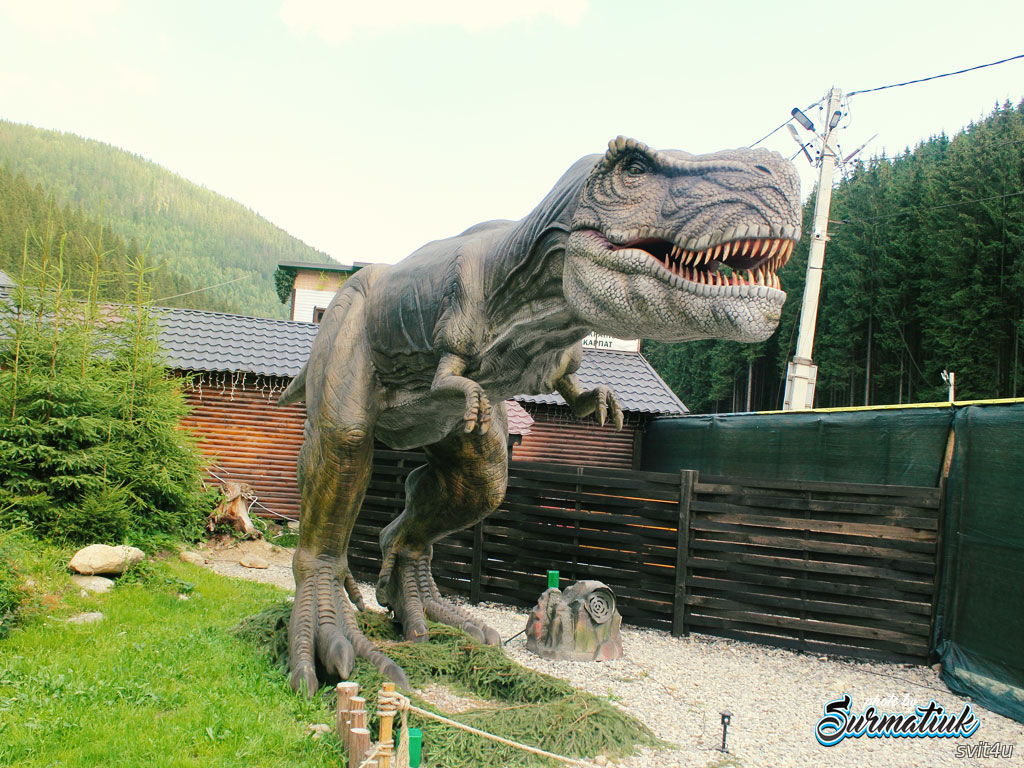 Парк динозаврів “DinoPark”.  Поляниця