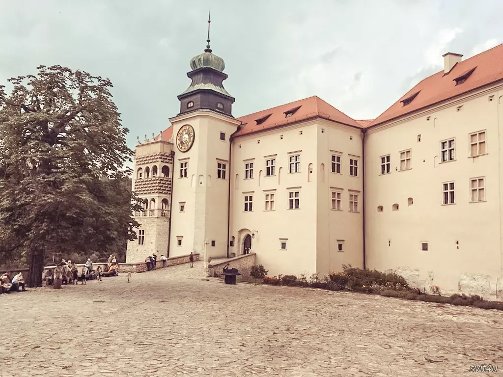 Замок Пєскова Скала (Pieskowa Skała)