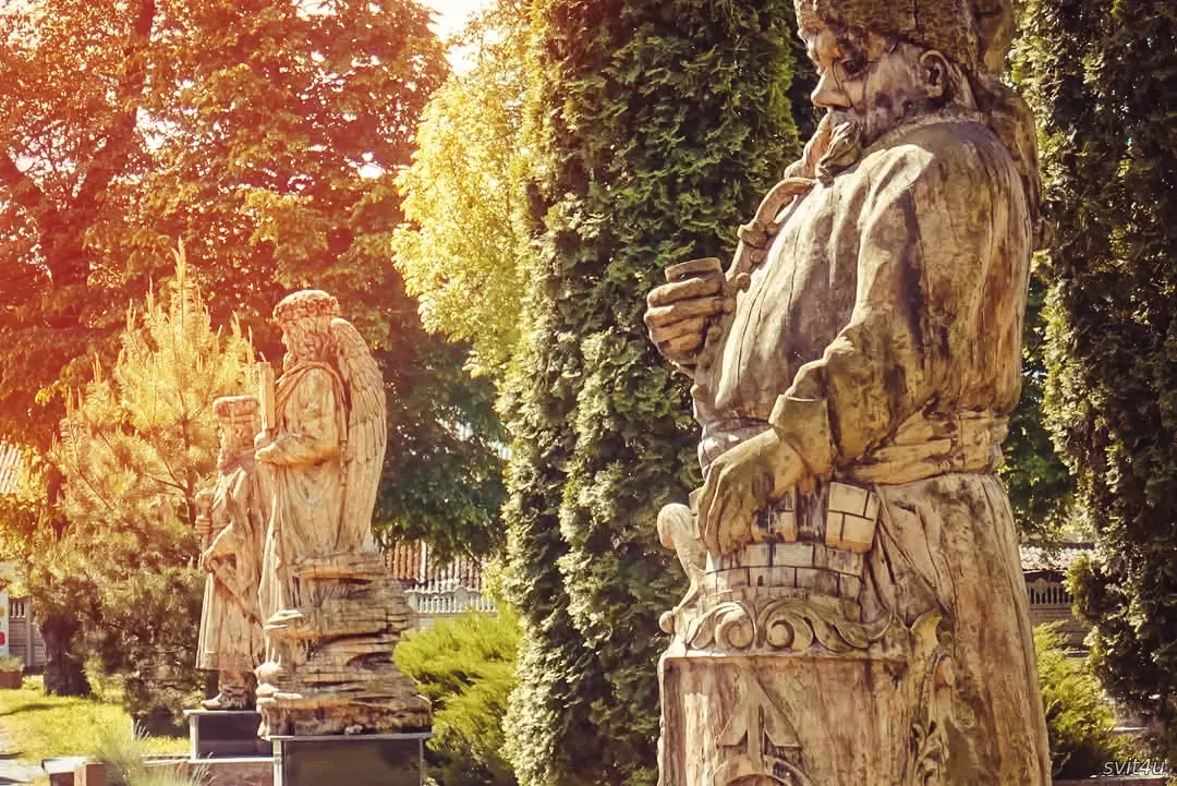 Алея дерев’яних скульптур. Дубно